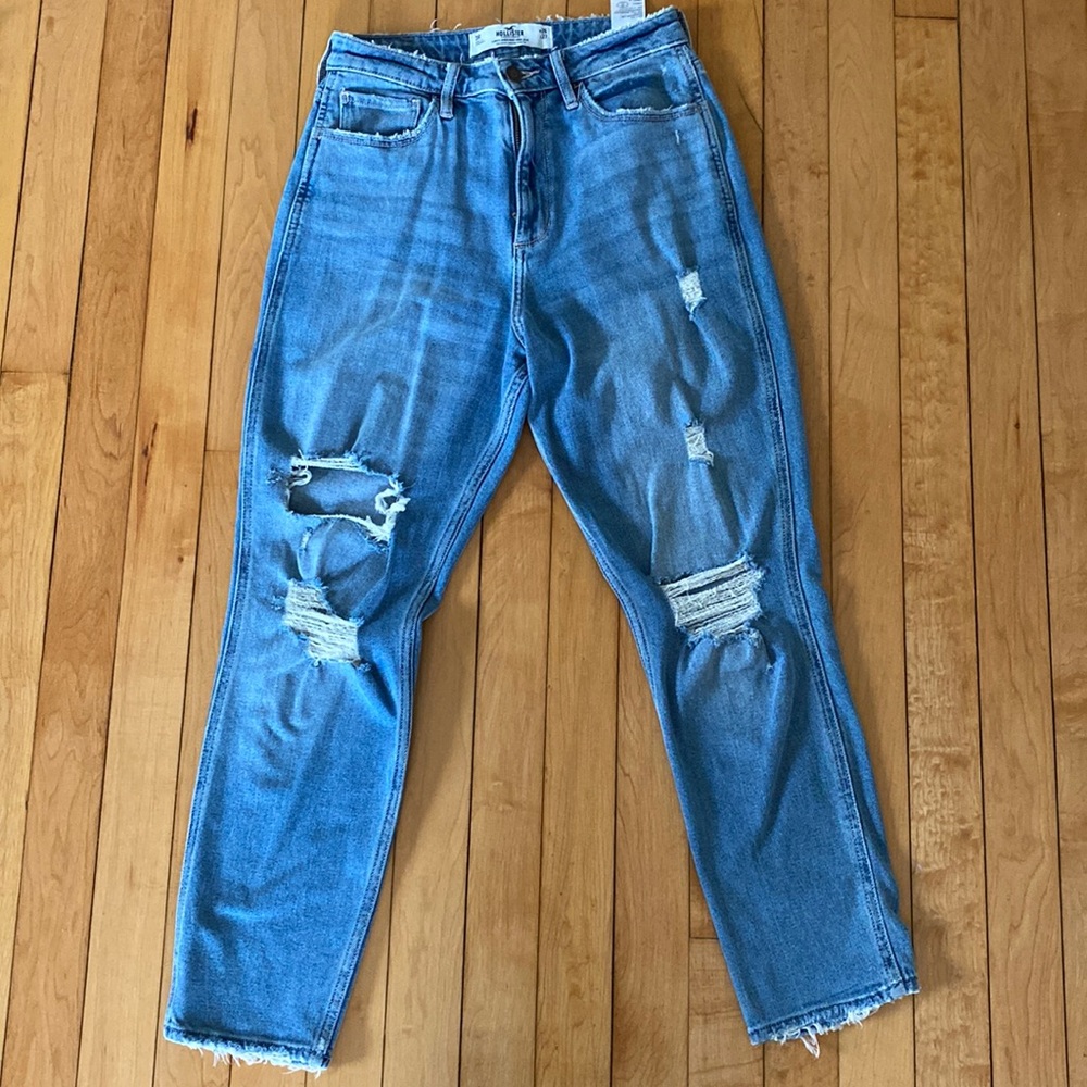 Hollister Curvy High-Rise Mom Jeans